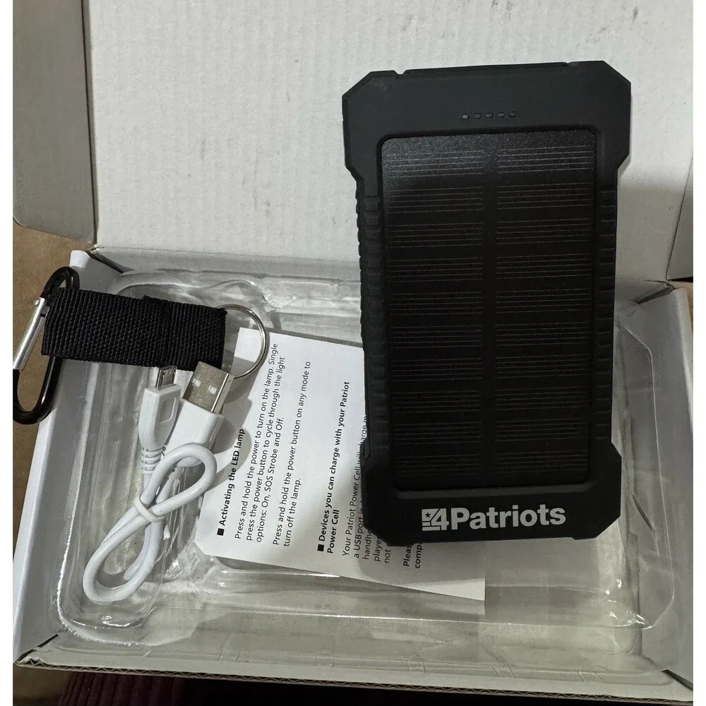 4Patriots USB Power Bank 8000mAh Water Resistant 2 LED Flashlight 1.5 watt Solar